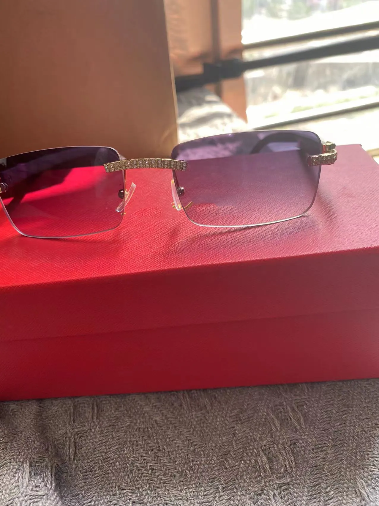 Дизайнерские солнцезащитные очки для женских очков Классические маленькие квадратные безрамные металлические петли очки GOGGL