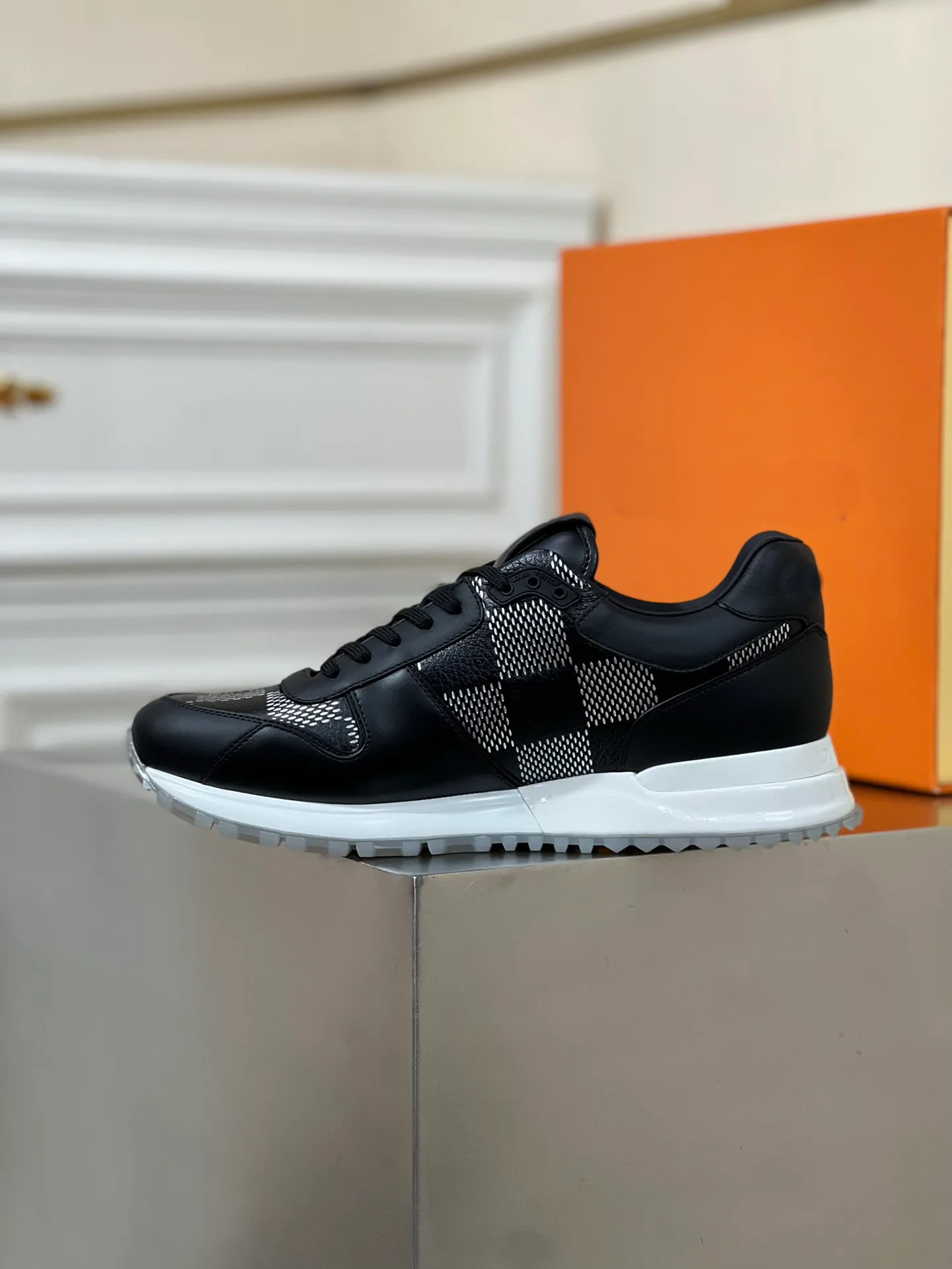 Män casual skor sneakers hög kvalitet patent läder platt tränare svart mesh snörning casual skor utomhus löpare tränare pojkar stövlar 38-45 med låda