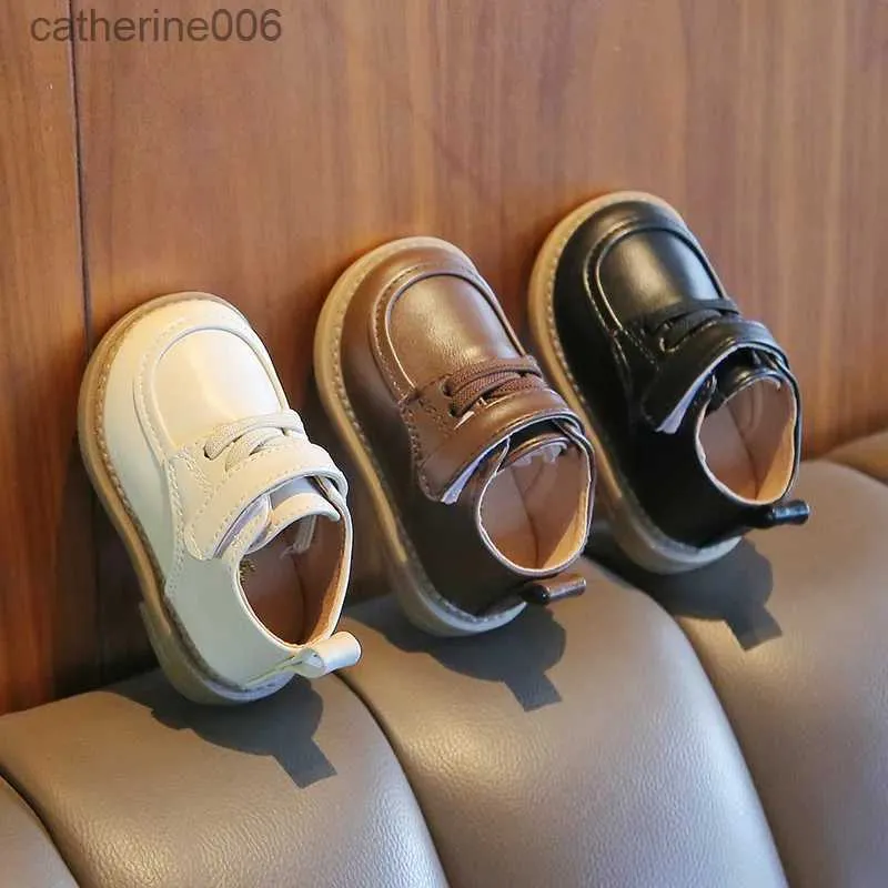 Sneakers Nowe buty 2024 Baby Baby Boys Dziewczęta miękkie dno skórzane spacerowiczów bez poślizgu dla dzieci wygodne niemowlęta trampki zapatosl231106