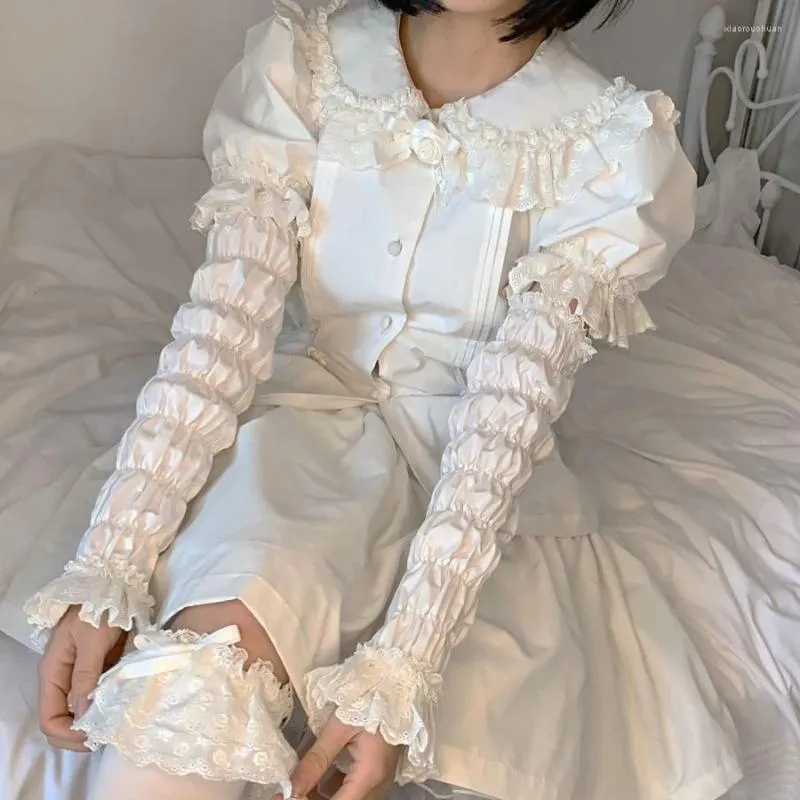 Blouses Femmes Femmes Japonais Cosplay Chemises À Manches Longues École Bandage Dentelle Volants Plissé Blusas 2023 Mode Kawaii Vintage Lolita