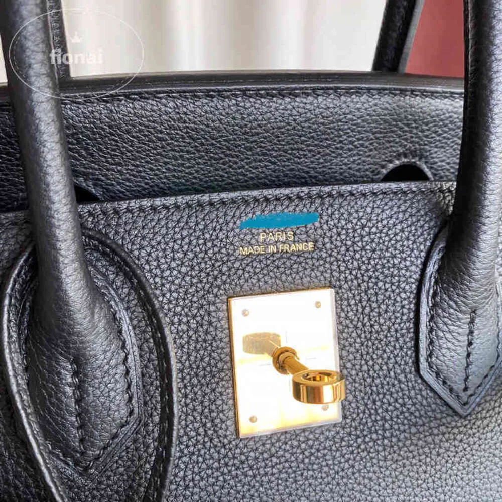 Amazon.com: Hermès, Pre-Loved Feu & Lime Epsom Horseshoe