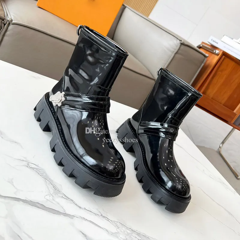 Schwarze Designer-Stiefel, Plateau-Stiefelette, schwarzes Lammleder, übergroße Gummilaufsohle, sportliche Martin-Stiefel für Damen