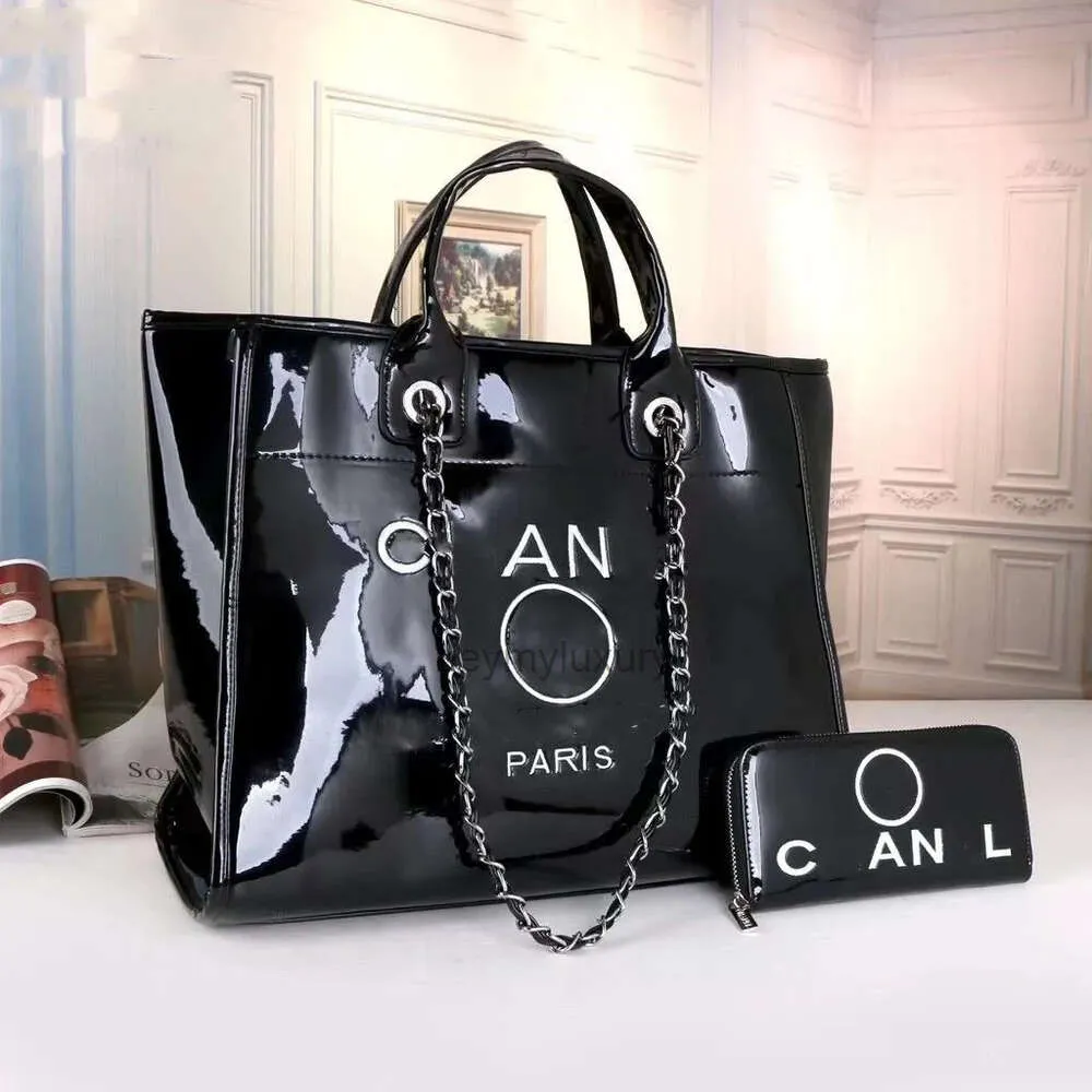 DHgate Designer Tote Bags for Women Luxury Leather Handbags Must Have Summer Wallet Large Capacity Patent Leather Shopping Bag Travel Bag Bags Luggage Accessories