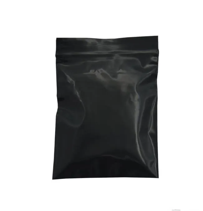 Sac d'emballage opaque en plastique noir 5 * 7cm Sacs d'emballage anti-odeurs auto-scellants Sacs d'emballage refermables à fermeture éclair pour aliments 500pcs / lot