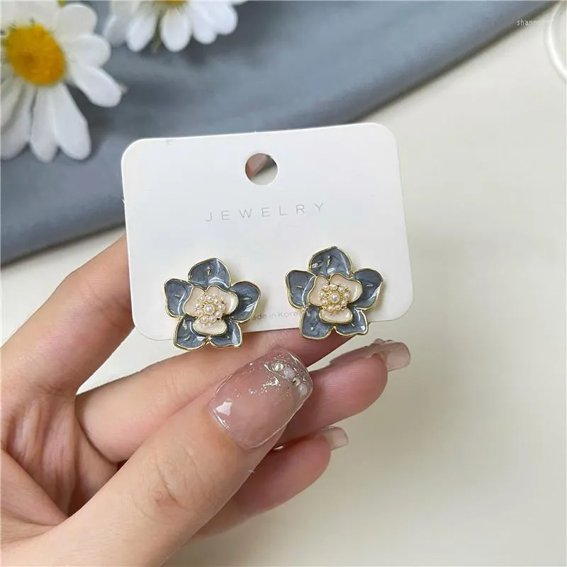 Boucles d'oreilles à tige peinture à l'huile française rétro perle émaillée fleur fille doux métal émail bleu petites oreilles bijoux