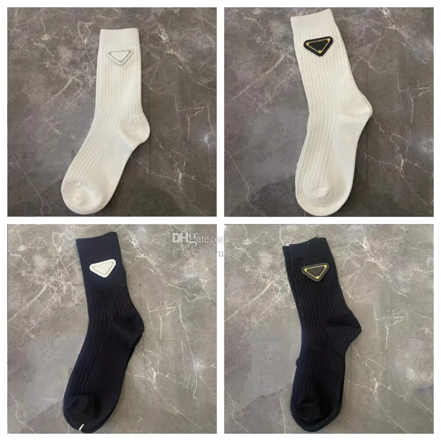 Designer Luxo P Socks Classic Letter Triângulo Moda Iron Standard Autumn e Winter Algodão puro Alta meias de tubo