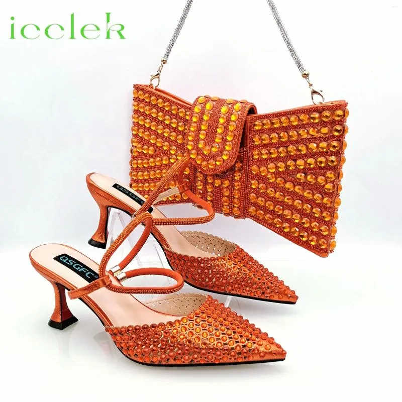 Kleidschuhe Orange Farbe Hohe Qualität Spitze Zehen Damen Sandalen Passende Tasche Set für nigerianische Frauen Hochzeitsfeier