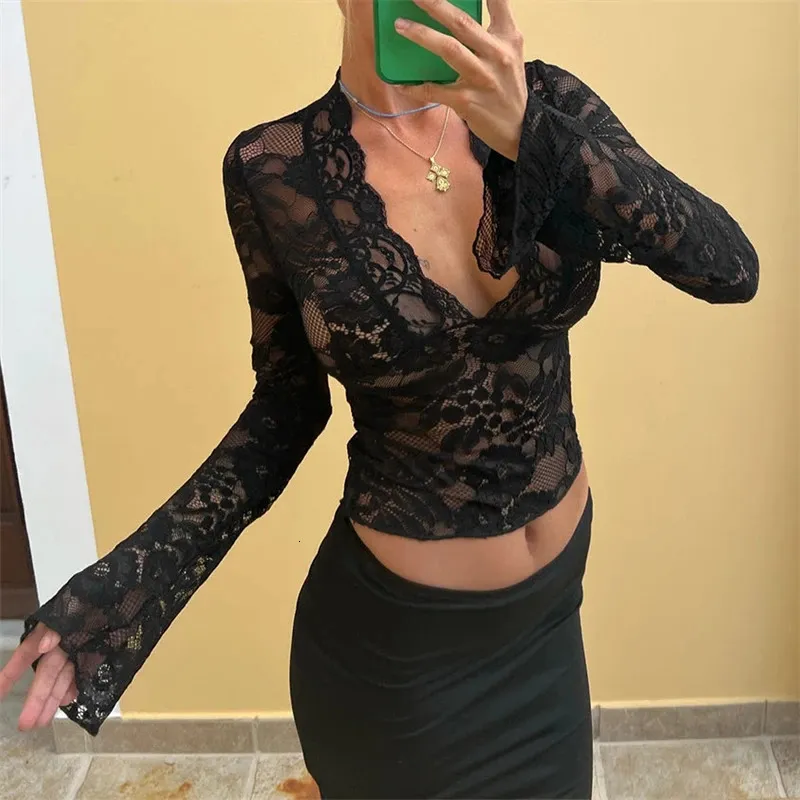 Vestido de duas peças Xingqing Estético Lace Top Mulheres Sexy Roupas Ver através do profundo decote em V queimado de manga comprida Camisetas Roupas de festa Clubwear 231107