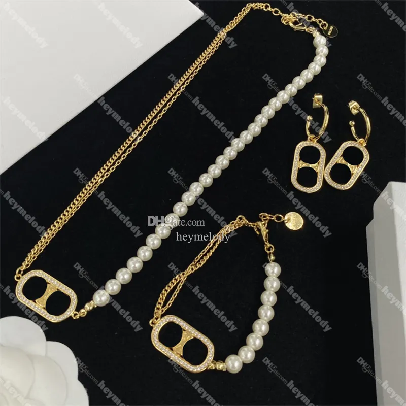 Half Pearl Chain Earrings Gold Letter Diamond Halsband Kvinnor Golden Crystal Earndrops With Box