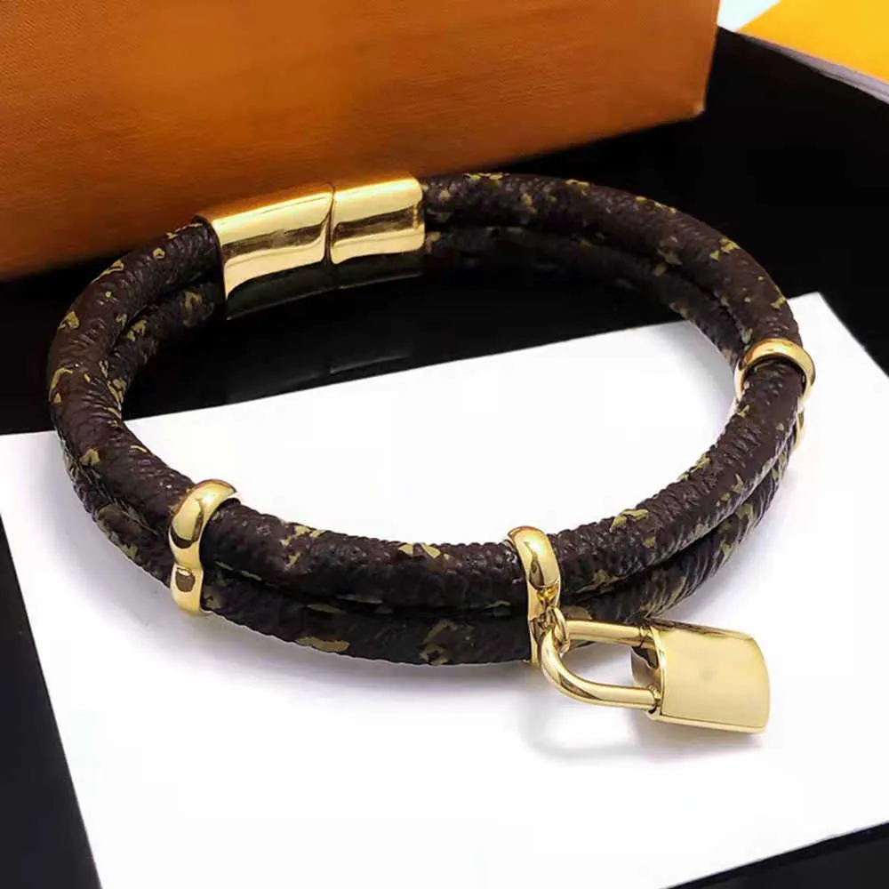 2022 nueva pulsera de cuero de doble capa vintage Bracd pulsera de trébol de lujo clásico para hombres y mujeres diseñador de brazalete de encanto de alta calidad