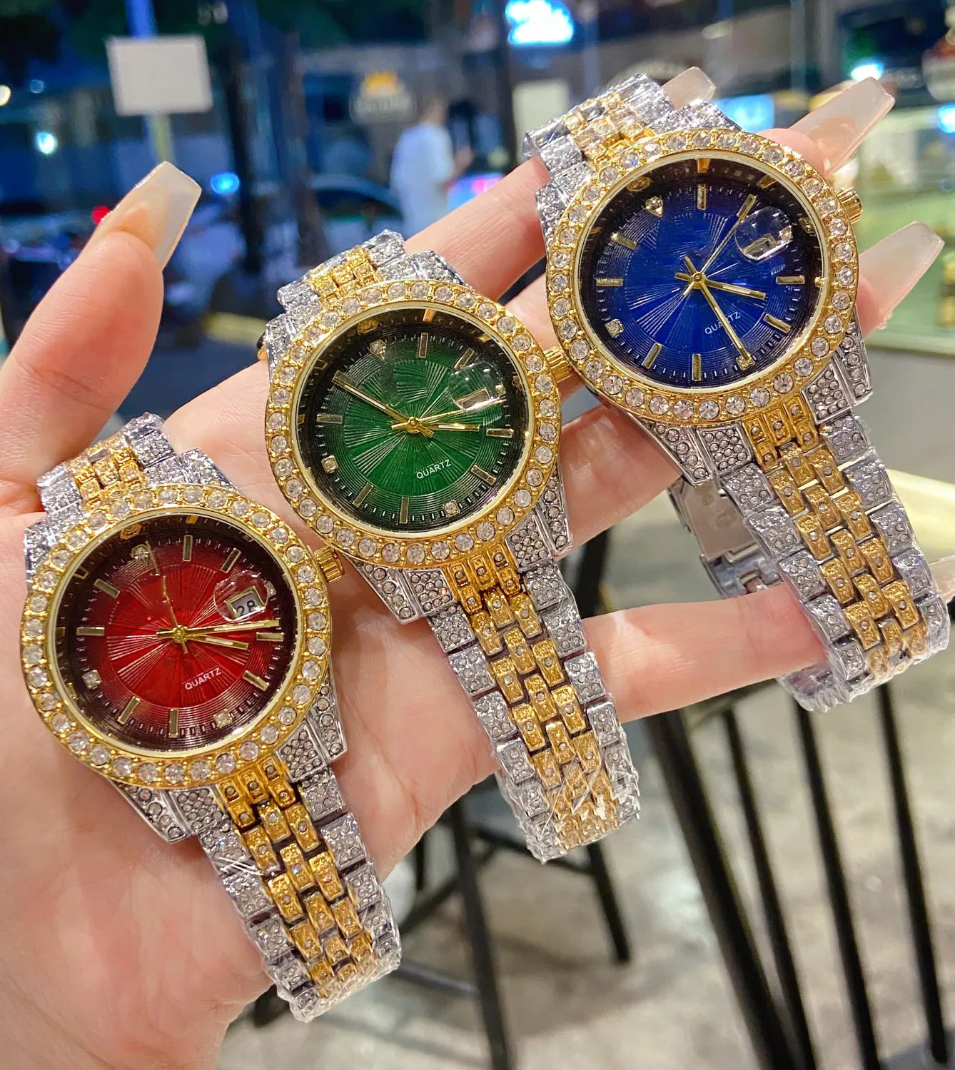 럭셔리 디자이너 시계 42mm 쿼츠 버스트 다운 시계 전체 다이아몬드 시계 힙합 다이아몬드 임베딩 패션 골드 실버 장미 도매 맨 시계 선물