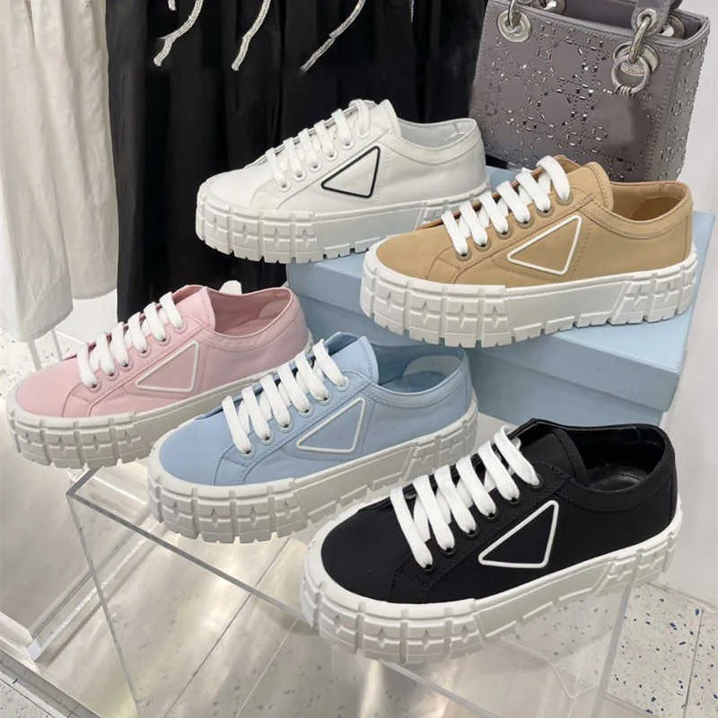 Fashion Classic Luxury Designer Women Double Wheel Nylon Casual Shoe Classic Canvas Sneakers Brand Wheel Lady Stylist Platform Solid Tjock Bottom Triangle Trainer