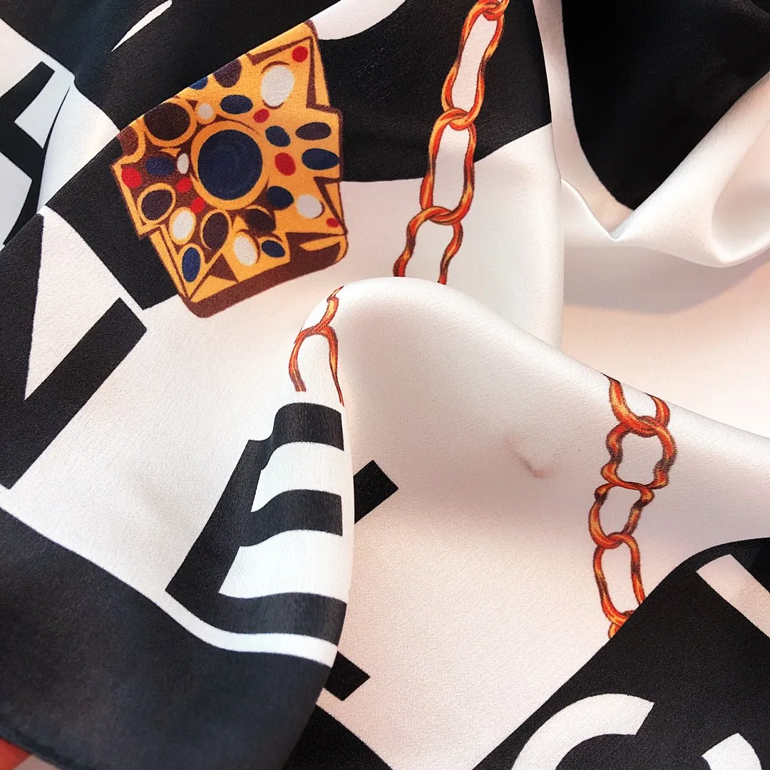 İpek Eşarpları Baş Eşarp Tasarımcı Tasarımcı Kadınlar Kare Orta Kafa Bandı Şal Twilly Karakter Mektup Hayvan Baskı Nokta Neckerchiefs Infinity Eşarp Erkek Eşarp