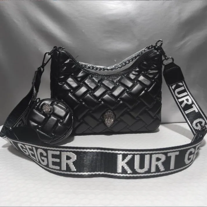 Kurt Geiger Curved Moon SholldenBag London Luxurys DesignerLingge Crossbody Bag Women Wide Sholdent Strap Metal Sign Pochette Clutch Crossbodyチェーンバッグ