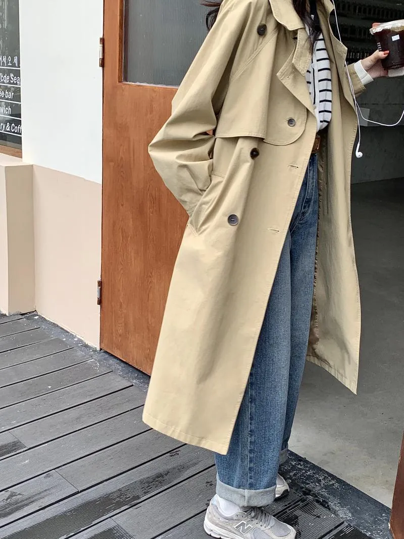 Trench feminina casacos mulheres elegantes Khaki Logo Casual Senhoras Elegantes Bedia Doubada Longo Vento Sashes 2023 Outono Outwear U811