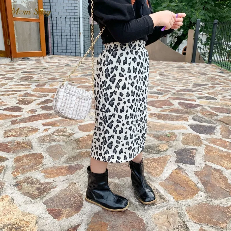 Abiti da ragazza Moda Neonata Stampa leopardata Gonna di velluto a coste Lungo Bambino aderente Indietro Split Primavera Autunno Inverno Abbigliamento 2 10Y 230407