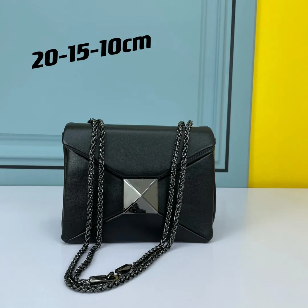 Designer women's bag shoulder bag Fashion large rivets magnetic buckle open and close women's bag luxury leather crossbody bag handbag