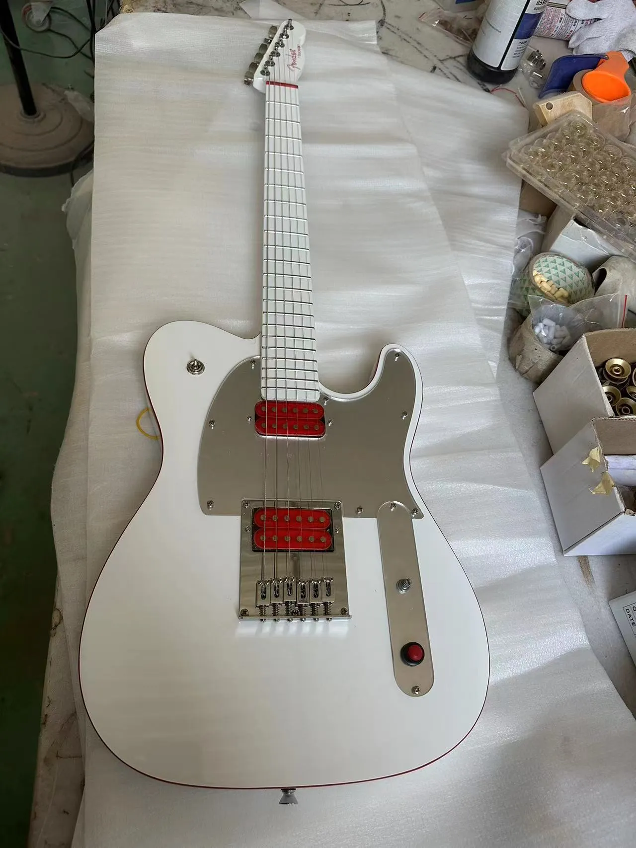 Guitare électrique blanche de haute qualité, touche en palissandre, livraison gratuite