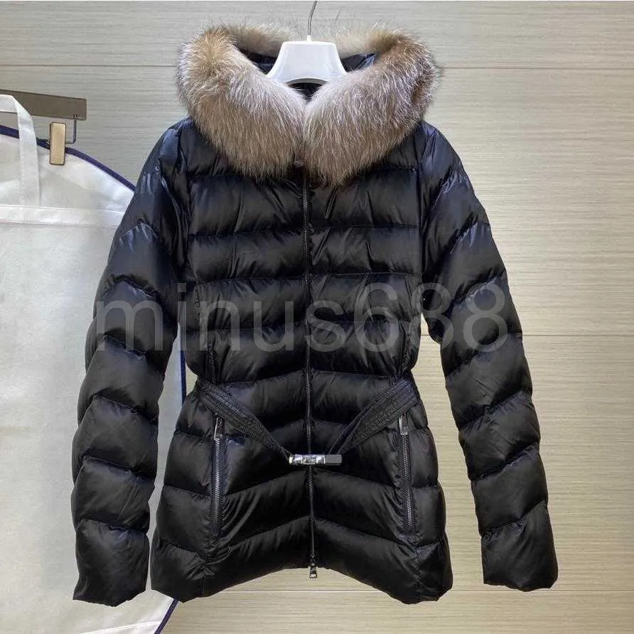 Femmes Down Parkas Femmes Nylon Court Veste Designer Lady Chaud Big Fourrure À Capuchon Bouton Fermeture À Glissière Outwear Mode Fille Taille Ceinture Col Montant Rembourré ParkaH7UM