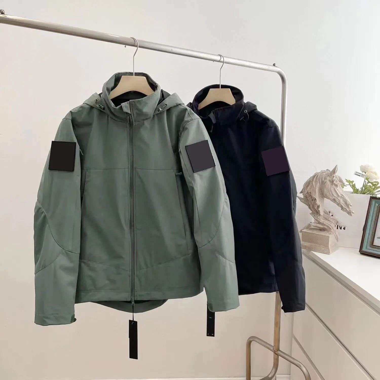 Mens Jacket Coat Man Coats Designer Budge Outwears Hooded Jackets Budge Sleeve Streetwear Tops Asian Size S-3XL