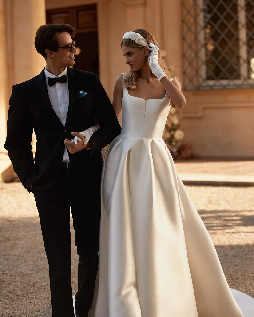 Robe De Mariee En Ligne Avec Col Carre Fente De Cuisse Et Arriere Bouton Ivory Satin Collection 2024 Du 125 44 DHgate