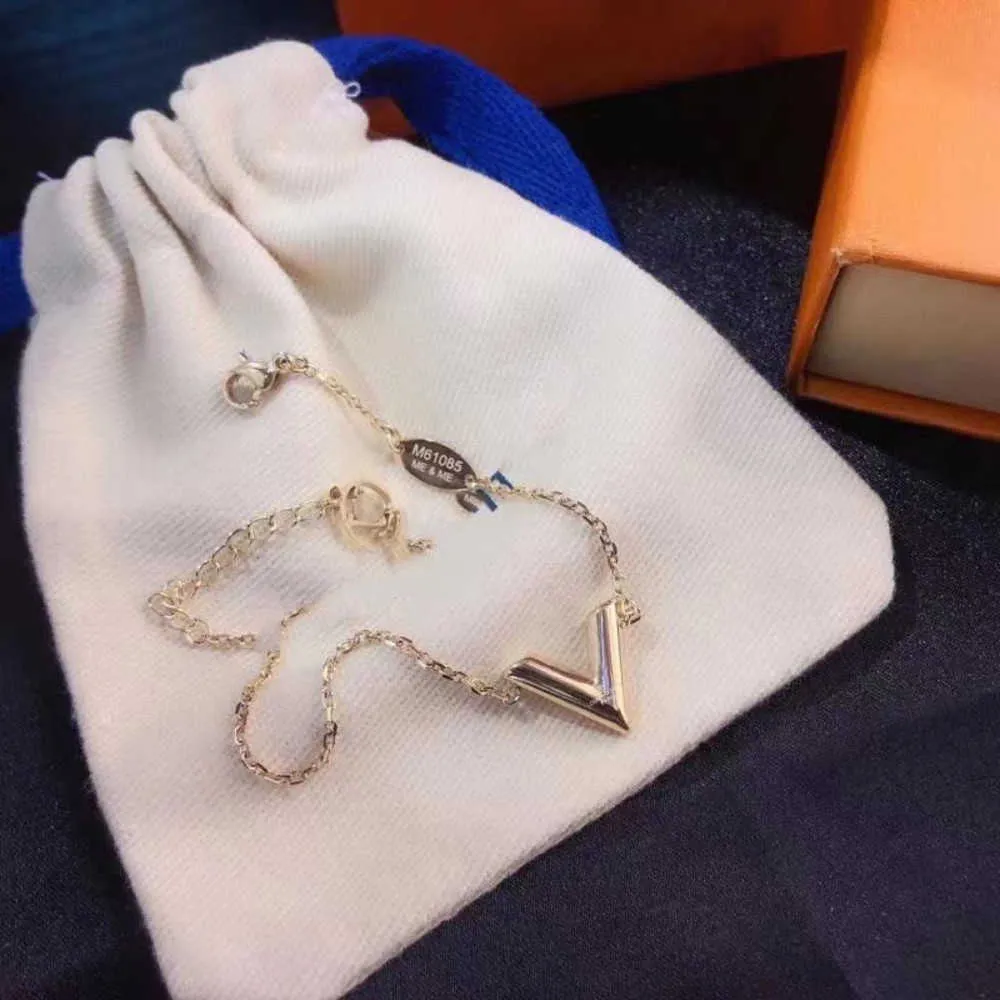 Designer Yik Fung Bracelet With Pendant High End Elegance Gift For