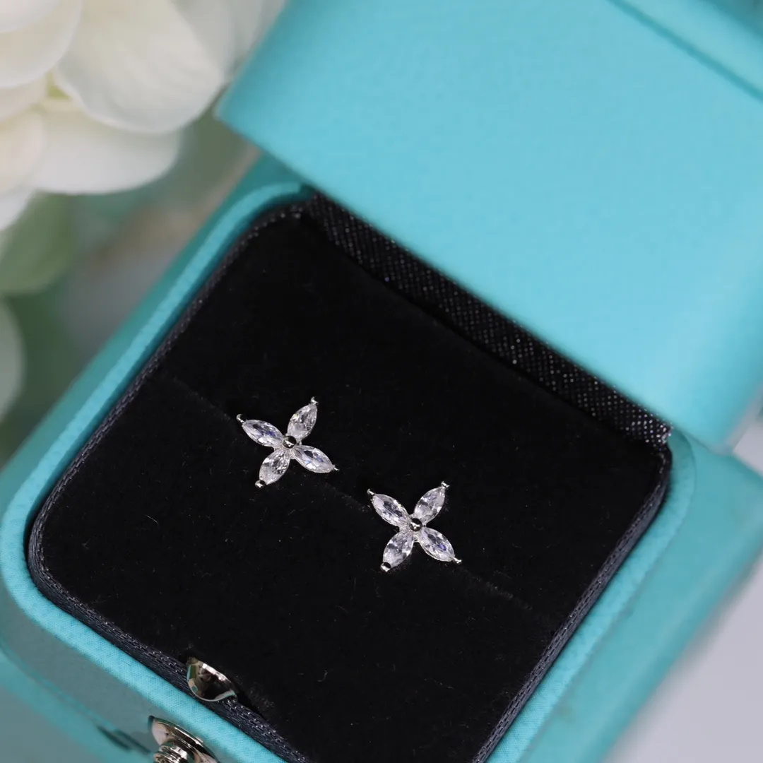 Luxury designer earrings stud classic jewelry ladies earrings four-leaf clover hundred earrings fashion earrings accessories wedding earrings good gift