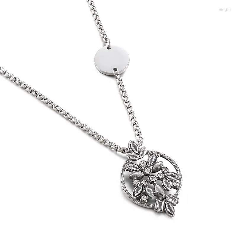 Pendant Necklaces Necklace 2023 Stainless Steel Hollow Leaf Zircon Retro Women's Sweater Chain Iced Out Party Accessories Wholesale