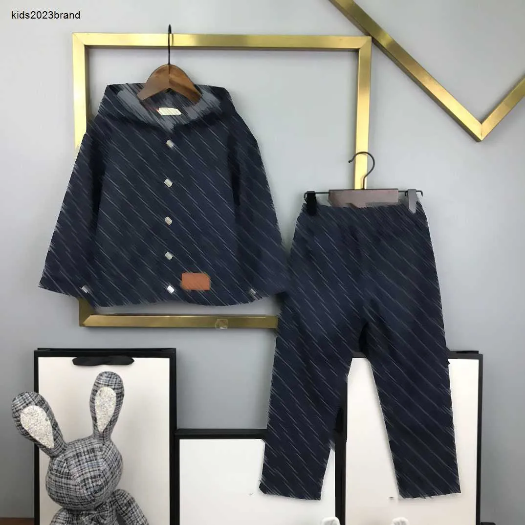 Novo designer bebê tracksuits outono crianças denim jaqueta conjunto tamanho 110-160 grade carta impressão completa casaco com capuz e jeans nov05