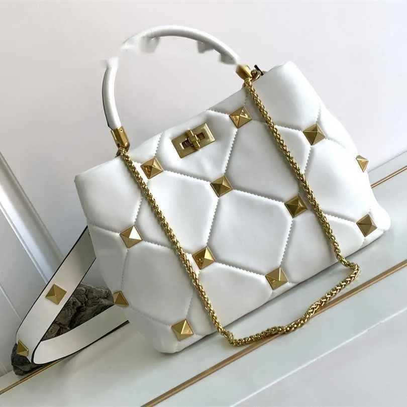 Valentinoz Diagonal Purse Designer Bags 패션 숄더 가방 크로스 레이디 가죽 가죽 여자 리벳 양 사슬 핸드백 대용량 버킷 hmgh