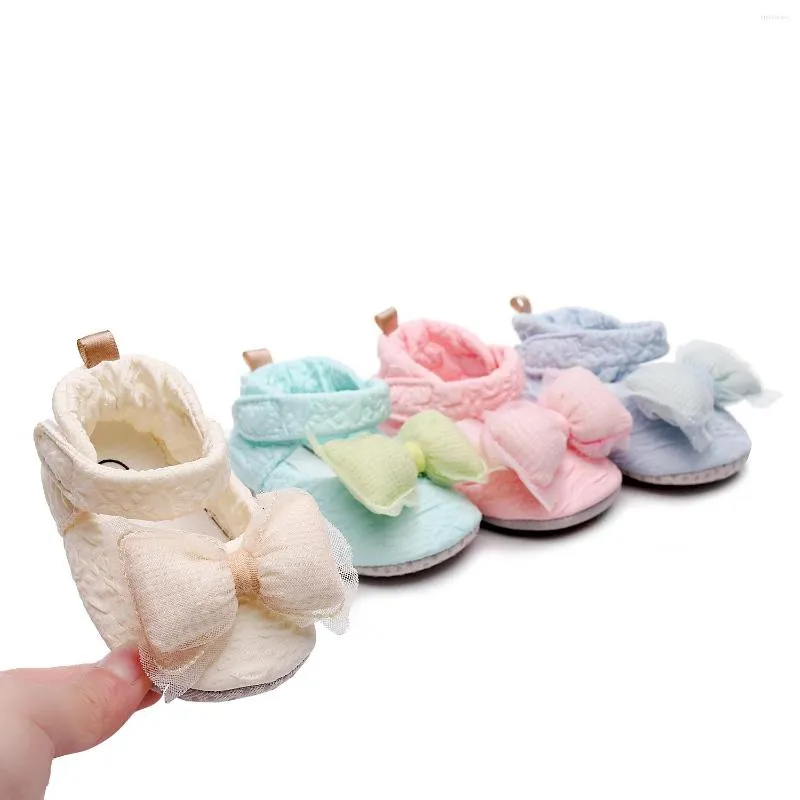 Första vandrare Baby Girl Cotton Shoes Retro Spring Autumn Toddlers Prewalkers White Baptism Spädbarn Mjuk botten 0-18m