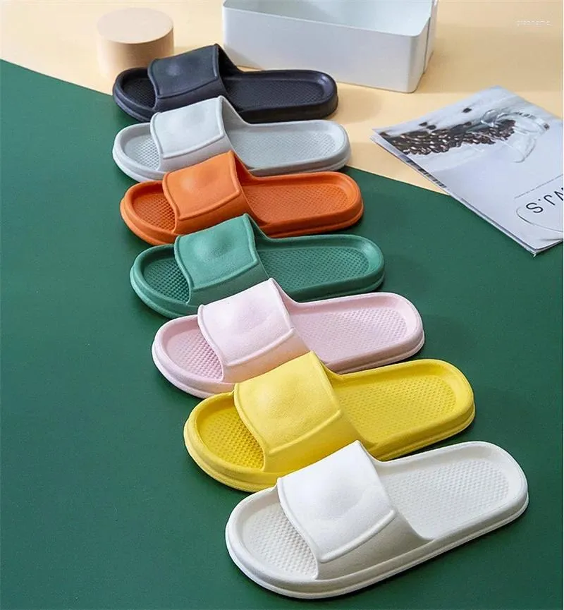 Slippers 2023 Couple Slipper Women Indoor Floor Flat Shoes Slides Summer Non-slip Flip Flops Bath Breathable Massage Men House