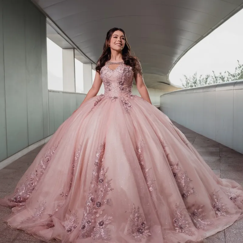 Rosa glänsande quinceanera klänningar mexikansk o-hals spets 3d blomma pärlor puffy bollklänningar applique lyx vestidos 15 de