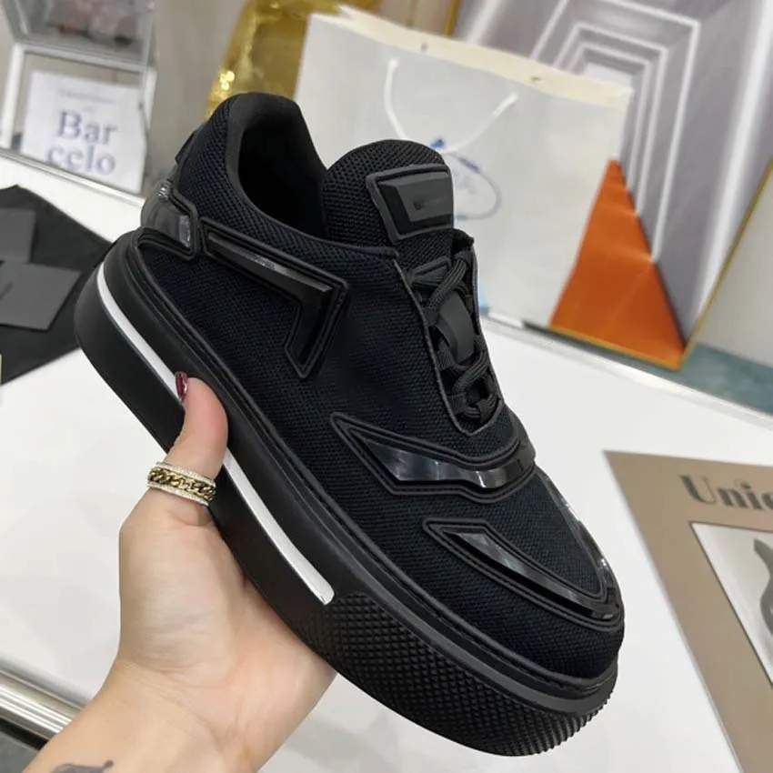 Trainers Casual Sports Shoes Male and Female Couples Designer Inverted Triangle Brand Classic Fashion Versatile Outdoor Travel