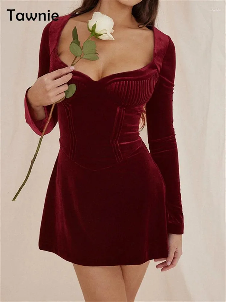 Robes décontractées Tawnie Automne Hiver Femmes Flocage Mini Robe Rouge Noir Col V Manches Longues 2023 Femme Moulante Élégante Sexy Party Robe