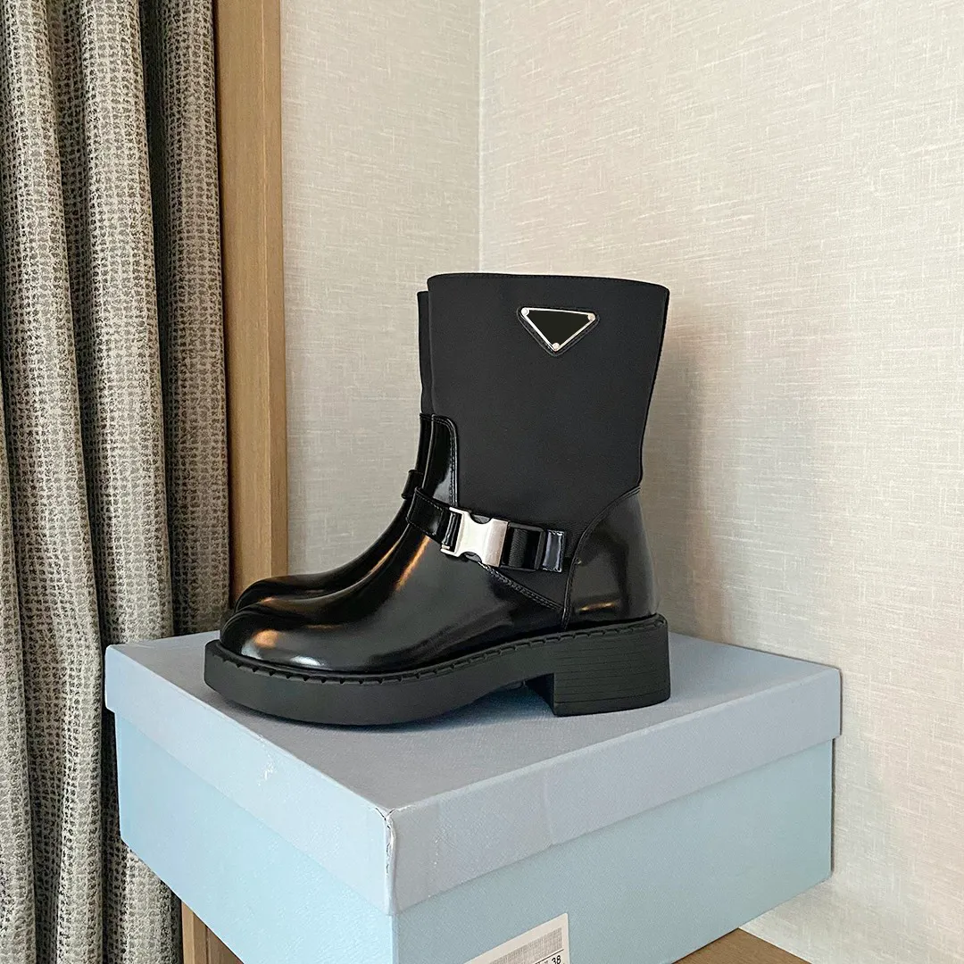 أحذية Martin Atmond الجديدة 2024 الجديدة: أحذية نسائية من كعب البقر الأسود الرجعية ، تشيلسي القصيرة ، تظهر نحلًا