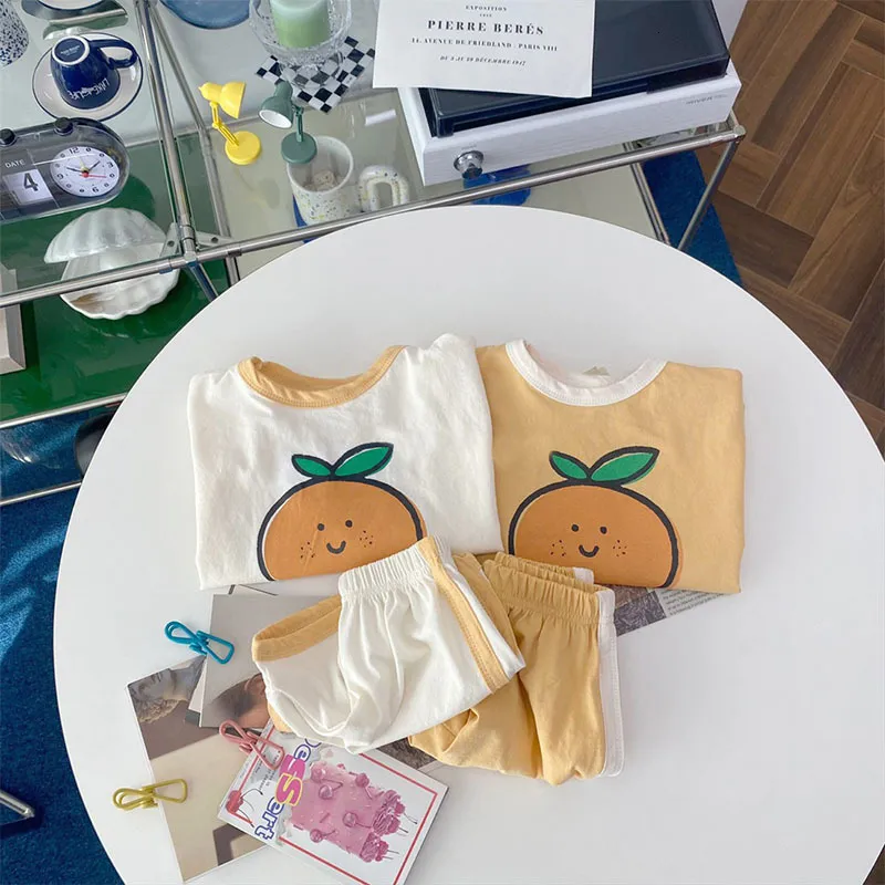 Ensembles de vêtements Infant Baby Cartoon Set Girl Cute Orange Print T-shirt Lâche Pull Tops Et Short En Coton Doux Solide Garçons Costume D'été 230407