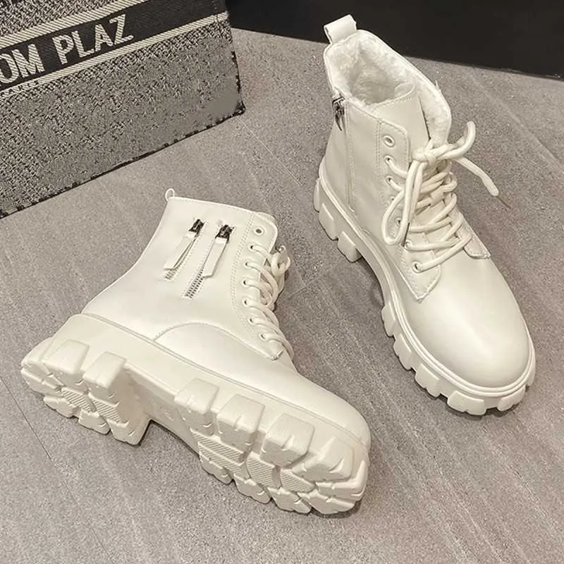 Boots Women's White Ongle Boots 2021 سيدات شتاء شتاء الحذاء الأنثوي أحذية أسود منصة القتال أحذية الفراء الفراء مصمم الشرير القوطية AA230406