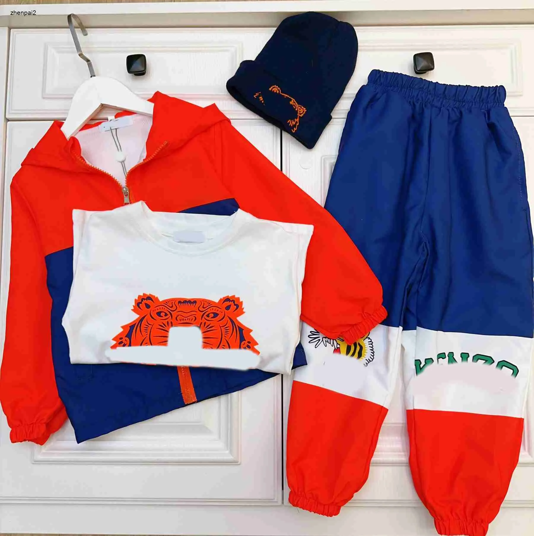 Tute di lusso per bambini Set autunnale vestiti firmati per bambini Taglia 100-160 Giacca con cerniera Pantaloni maglione girocollo Cappello lavorato a maglia Nov05