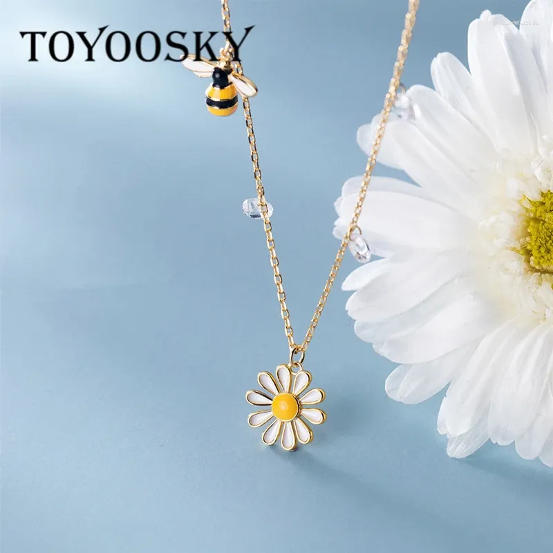 Ciondoli Collane girocollo in argento sterling 925 per donne Collana a forma di fiore di margherita con ape di miele Collana color oro per bambini carini Regali di compleanno per ragazze