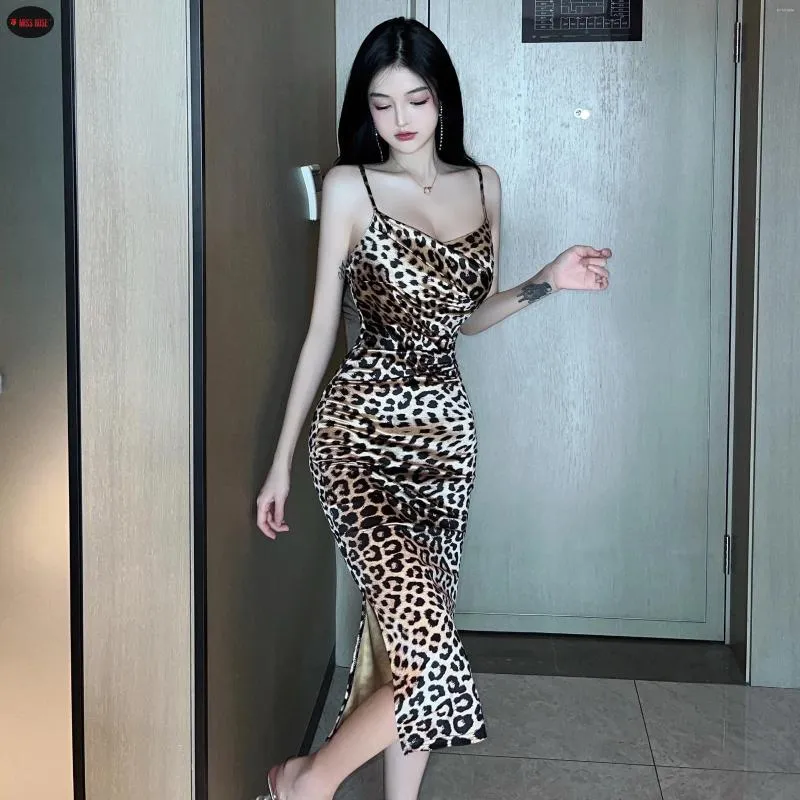 Casual Dresses Sling Wrap Leopard Split Sexig rak mantel Satin middag Datum bankett disco bar klubb vestidos mager höft sträcka