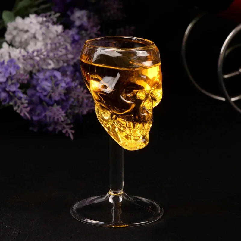 Bicchieri da vino 55ml Bicchiere di vetro con teschio Birra Wine Bar Testa di vetro con teschio Vodka Articoli per la casa Bar Regalo per feste Artware Deco Calici Tazze 231107