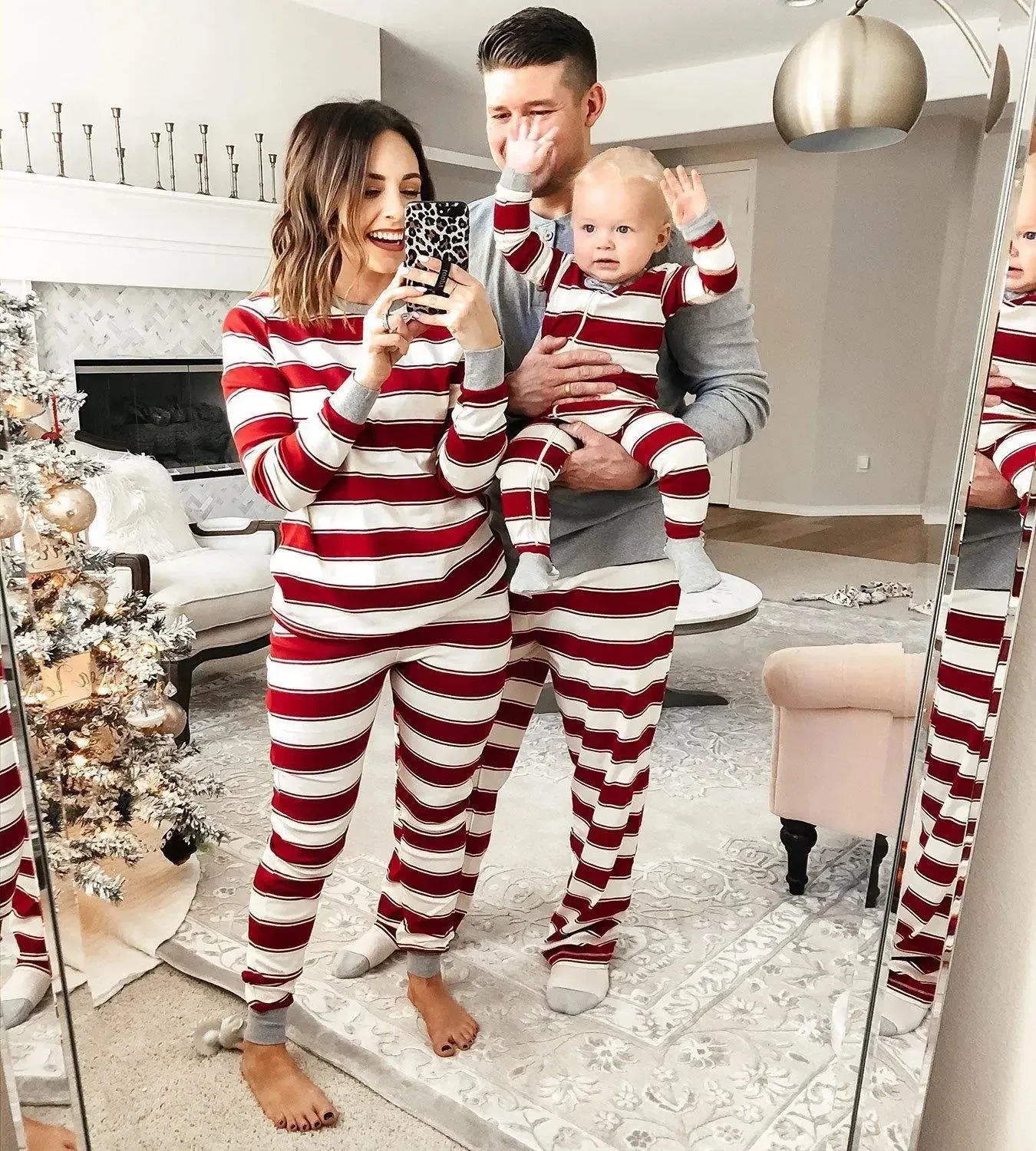 Bijpassende familie-outfits Print Moeder Dochter Vader Zoon Bijpassende babykleding Zachte losse nachtkleding Kerstlook Winter Familie kerstpyjamaset Gestreept 231107