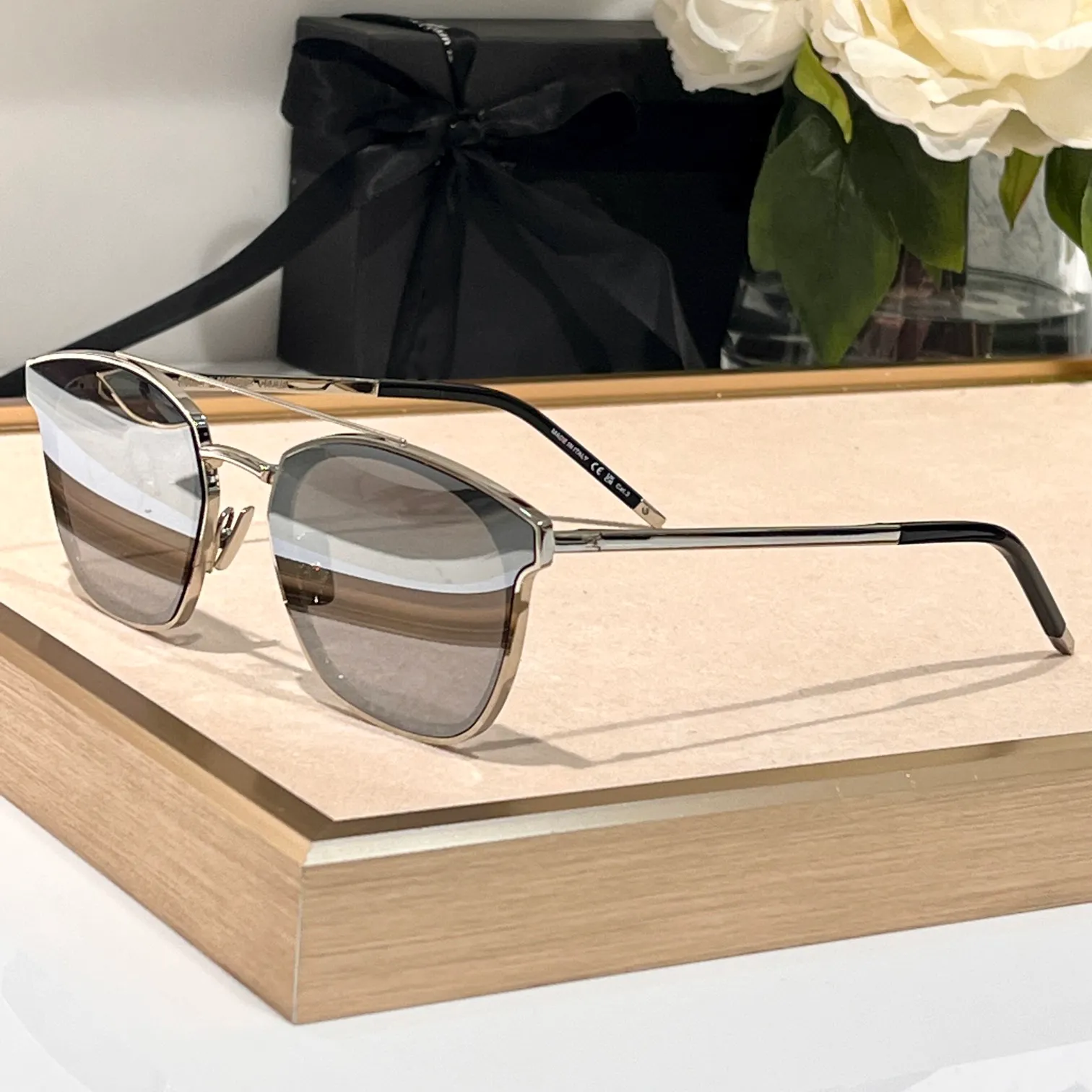 Moda Güneş Gözlüğü Erkekler için Kadınlar Yaz Lüks 28 Tasarımcı Avant-Garde Oval Gözlük Stili Anti-Urtraviyole Retro Popülerlik Metal Tam Çerçeve Gözlük Rastgele Kutu