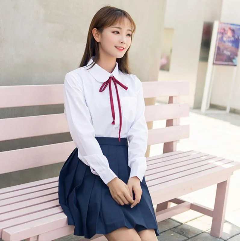 Roupas conjuntos de roupas meninas uniformes da escola coreana japonesa fantasia de manga longa de camiseta branca saia plissada azul marinho com tie de fita vermelha1