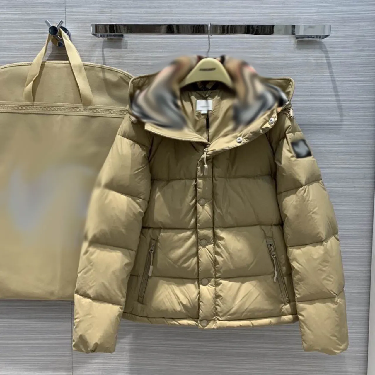 Womens Down Jacket Designer Coat Winter Cold Proof Coats Thickened Warm Hooded England Jackets