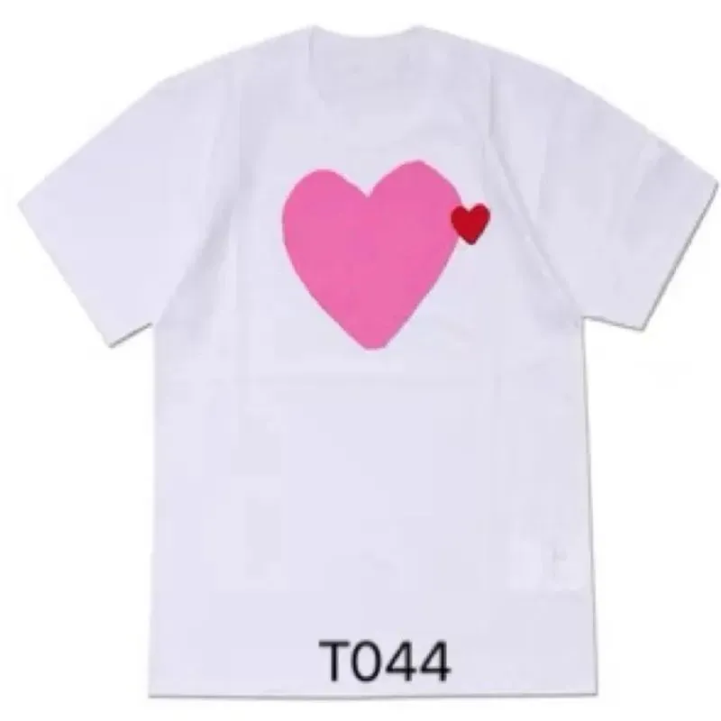 2024 Jogar Mens Camiseta Designer Coração Vermelho Camiseta Mulheres Garcons Badge Des Quanlity Tees Algodão CDG Bordado Manga Curta SJV9