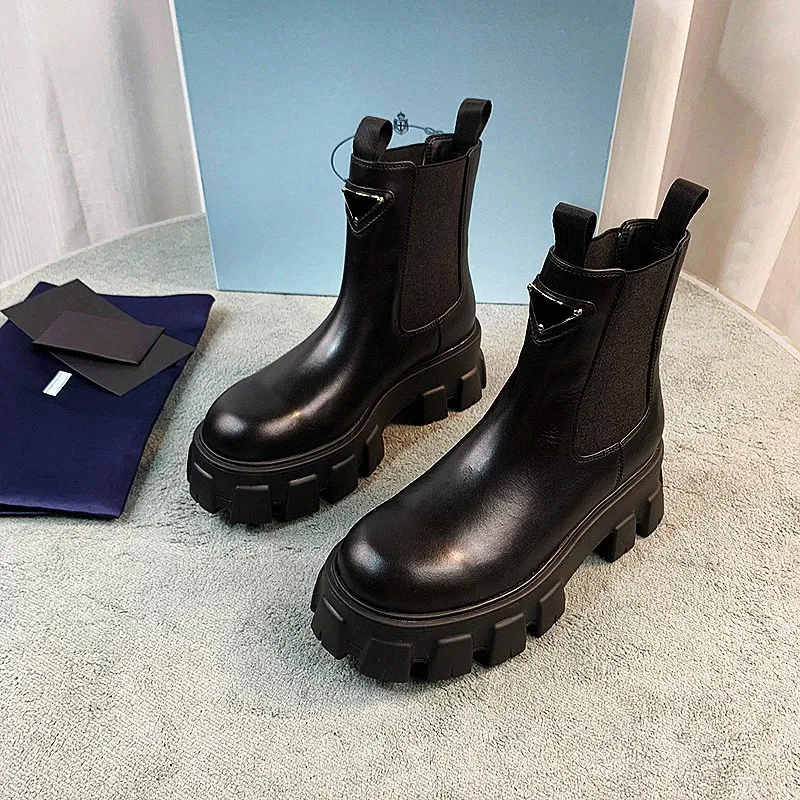 Botas de desenhista Mulheres Monolith Escovado Couro Triângulo Fivela Brilhante Couro Chelsea Militar Inspirado Combate Botas Britânicas Plataforma Motocicleta Tornozelo U3Ix #