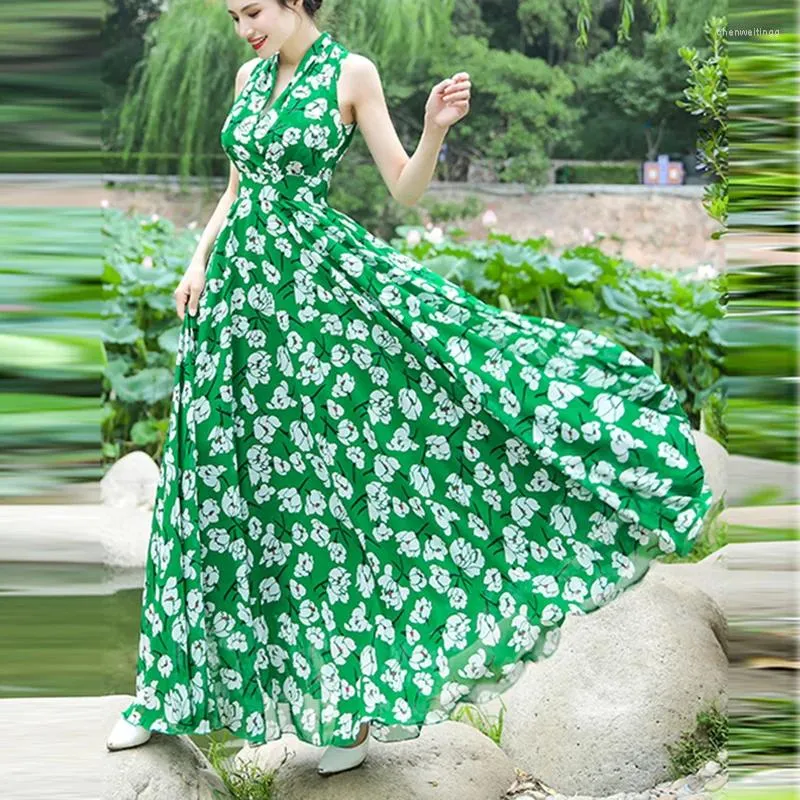 Robes décontractées Green Small Floral Mousseline de soie Plus Taille Robe 2023 Taille d'été Plage élégante et mode Flowy Big Hem Long Maxi Femmes