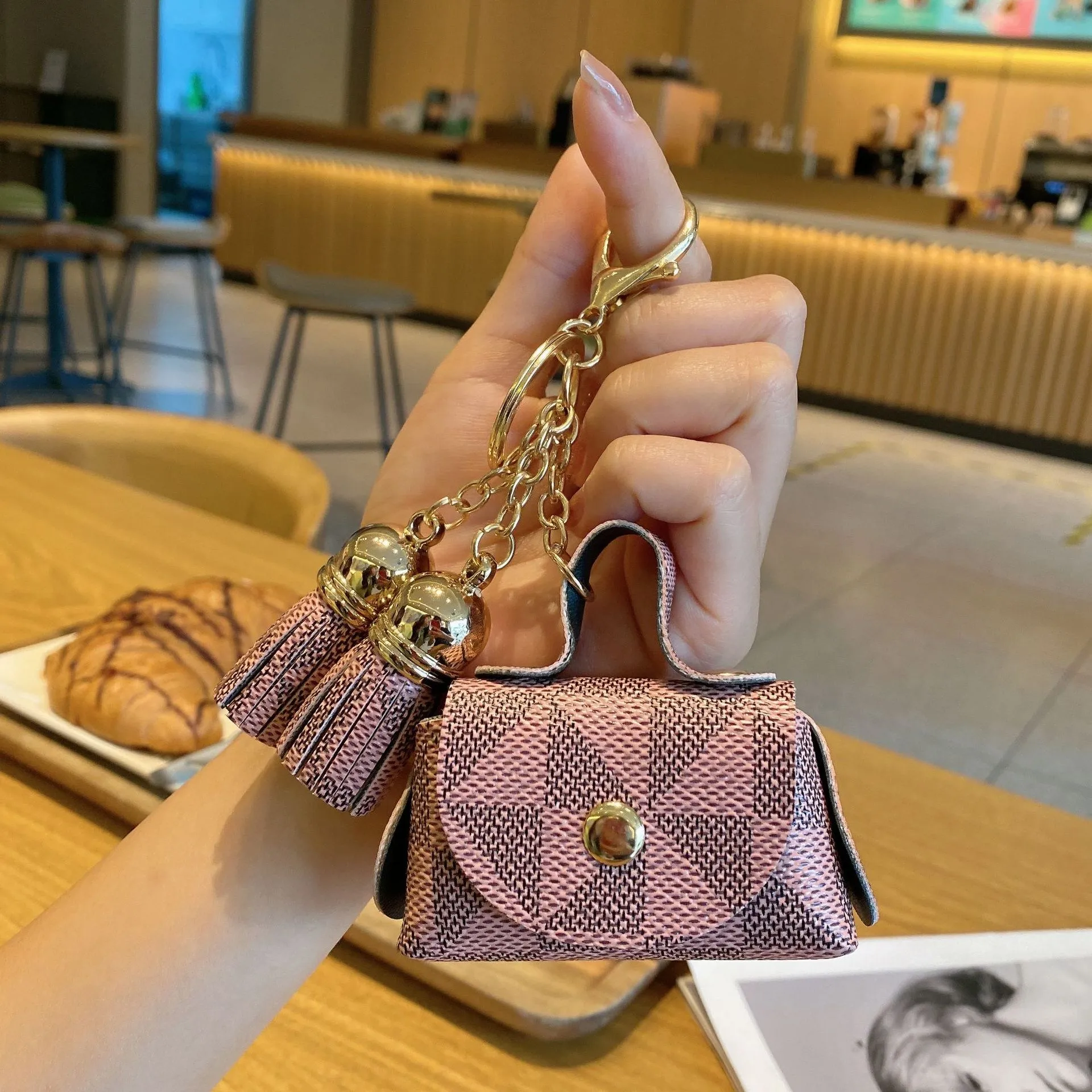 Creative Presbyopic Leather Packet Keychain Tassel Coin Purse Portable Mini Storage Headset Pouch Pendant Partiage